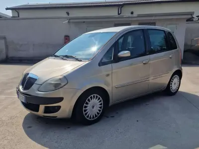 Usata Lancia Musa 95 CV (69 kW) 2005 Oro Monovolume