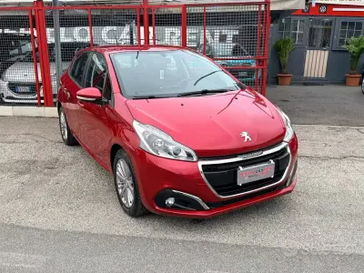 Usata Peugeot 208 Allure 82 CV (60 kW) 2017 Rosso Utilitaria