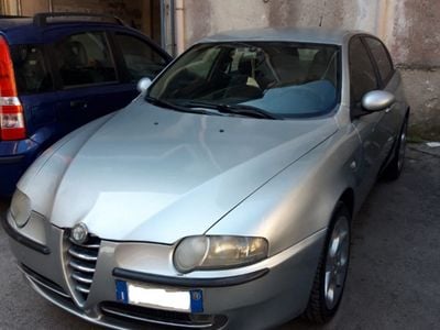Usata Alfa Romeo 147 116 CV (85 kW) 2002 Grigio Utilitaria