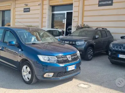 Usata Dacia Sandero Essentiel 90 CV (66 kW) 2018 Blu Berlina