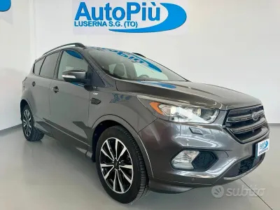Usata Ford Kuga ST-Line 150 CV (110 kW) 2017 Grigio SUV