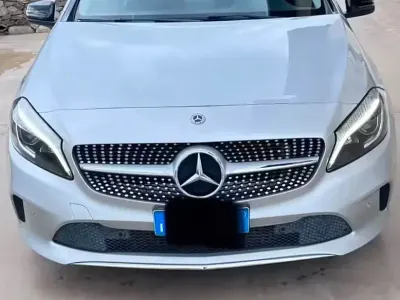 Usata Mercedes A180 Premium 136 CV (100 kW) 2018 Grigio Berlina