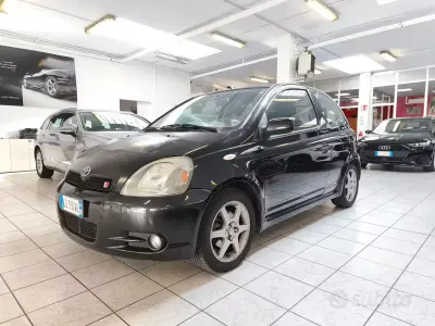 Usata Toyota Yaris Sport 106 CV (77 kW) 2002 Nero Berlina