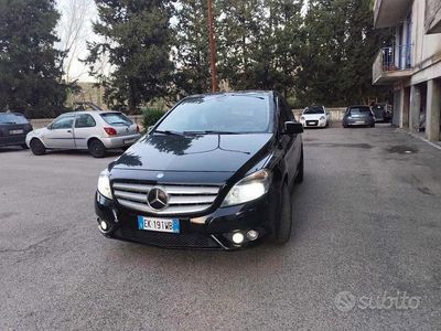 Usata Mercedes B180 122 CV (89 kW) 2012 Nero Monovolume