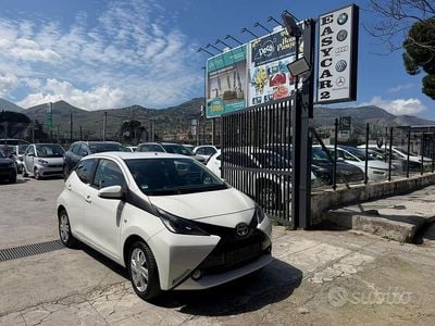 Usata Toyota Aygo X-clusiv 69 CV (50 kW) 2017 Bianco Utilitaria