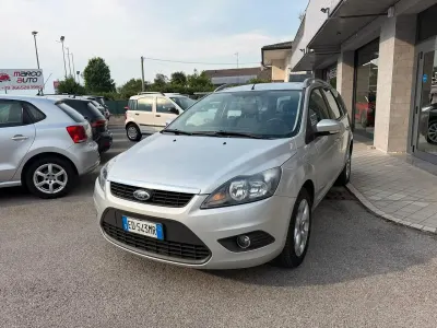 Usata Ford Focus 109 CV (80 kW) 2010 Grigio Station wagon