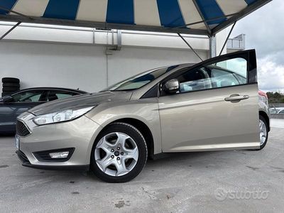 Begagnad Ford Focus 95 HK (69 kW) 2016 Gul Sedan