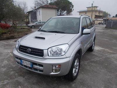 Usata Toyota RAV4 116 CV (85 kW) 2001 Argento SUV