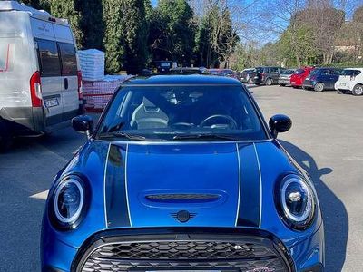 Begagnad Mini John Cooper Works 178 HK (130 kW) 2022 Blå Halvkombi