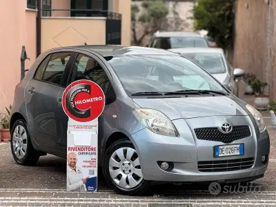 Usata Toyota Yaris 87 CV (63 kW) 2006 Grigio Utilitaria