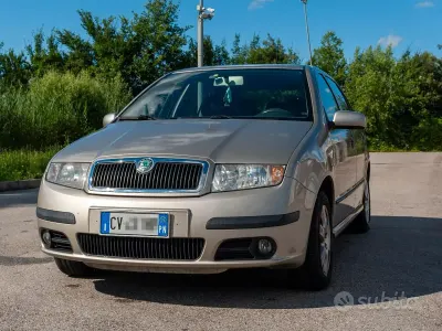 Usata Skoda Fabia Ambiente 75 CV (55 kW) 2005 Oro Berlina