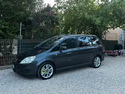 Usata Opel Zafira 125 CV (91 kW) 2011 Grigio Monovolume