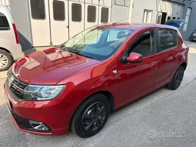 Gebraucht Dacia Sandero Lauréate 75 PS (55 kW) 2017 Rot Limousine