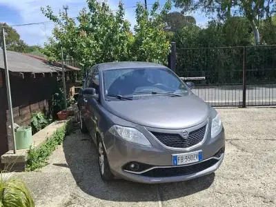 Usata Lancia Ypsilon S 95 CV (69 kW) 2016 Utilitaria