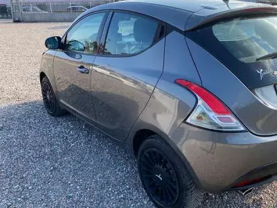 Usata Lancia Ypsilon Silver 95 CV (69 kW) 2015 Utilitaria