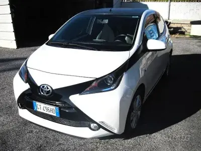 Usata Toyota Aygo Business Edition 69 CV (50 kW) 2017 Bianco Utilitaria