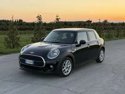 Usata Mini Cooper D Business 116 CV (85 kW) 2015 Utilitaria