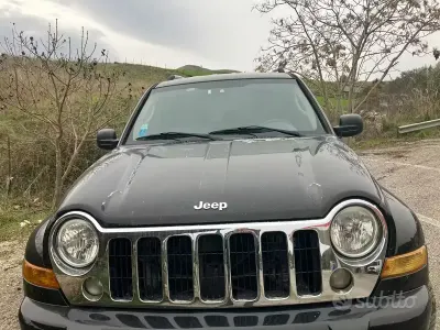 Usata Jeep Cherokee 163 CV (119 kW) 2006 Nero SUV