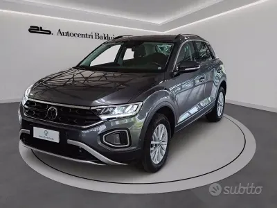 Usata VW T-Roc Life 150 CV (110 kW) 2023 Grigio SUV