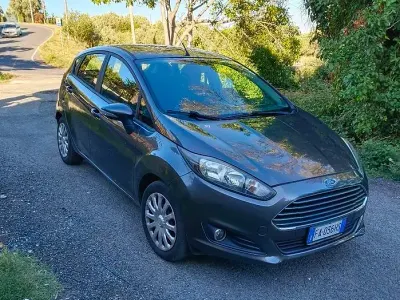 Usata Ford Fiesta 75 CV (55 kW) 2015 Grigio Utilitaria