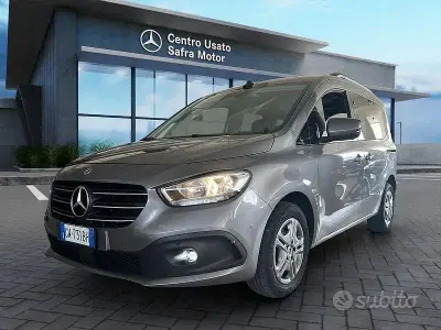 Usata Mercedes T180 116 CV (85 kW) 2024 Grigio Monovolume