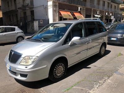 Usata Lancia Phedra 128 CV (94 kW) 2004 Grigio Monovolume