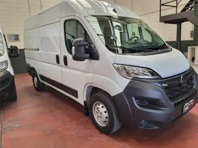 Usata Opel Movano 140 CV (102 kW) 2023 Bianco Furgone