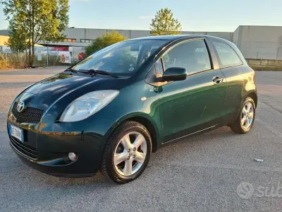 Usata Toyota Yaris 85 CV (62 kW) 2007 Verde Utilitaria
