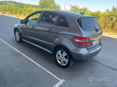 Mercedes B180