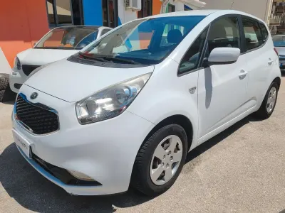 Usata Kia Venga Active 89 CV (65 kW) 2016 Bianco Utilitaria