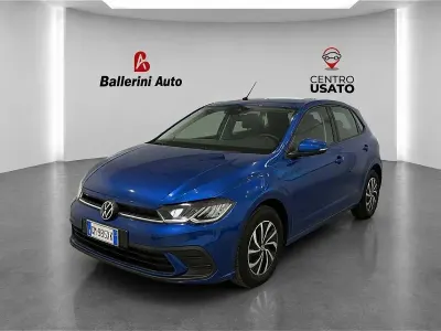 Usata VW Polo Life 95 CV (69 kW) 2023 Blu Utilitaria