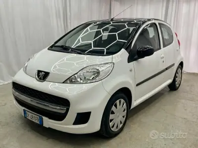 Usata Peugeot 107 68 CV (50 kW) 2009 Bianco Utilitaria