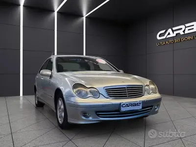 Usata Mercedes C220 Elegance 150 CV (110 kW) 2004 Grigio Berlina