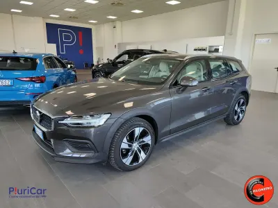 Usata Volvo V60 CC 197 CV (144 kW) 2023 Grigio Station wagon