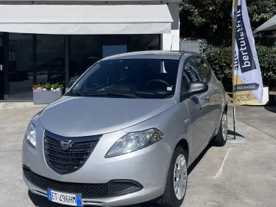 Usata Lancia Ypsilon Silver 69 CV (50 kW) 2013 Argento Utilitaria