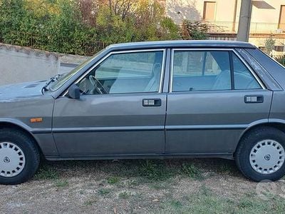 Usata Lancia Prisma 77 CV (56 kW) 1987 Grigio Berlina