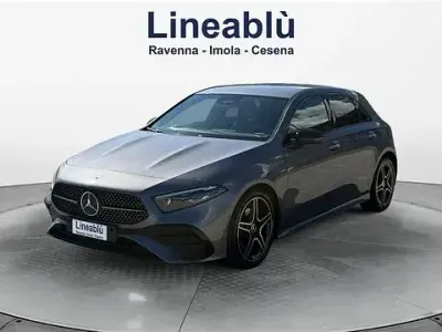 Usata Mercedes A180 AMG Line Premium 136 CV (100 kW) 2023 Grigio Berlina