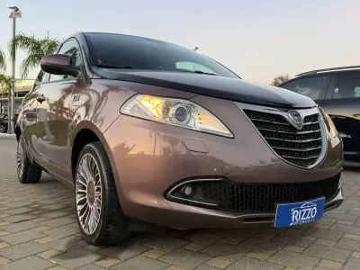 Usata Lancia Ypsilon Gold 69 CV (50 kW) 2015 Blu Utilitaria