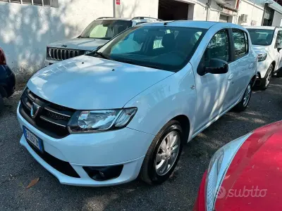 Usata Dacia Sandero Lauréate 72 CV (52 kW) 2015 Bianco Berlina