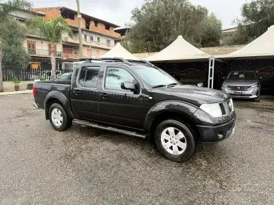 Usata Nissan Navara 171 CV (125 kW) 2006 Grigio Pick-up
