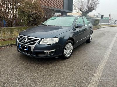 Usata VW Passat 140 CV (102 kW) 2006 Grigio Berlina