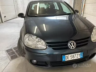 Usata VW Golf V 102 CV (75 kW) 2007 Bluazzurro Berlina