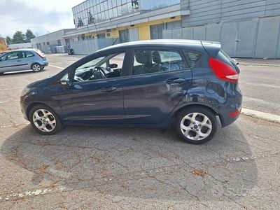 Begagnad Ford Fiesta Titanium 82 HK (60 kW) 2011 Blå Sedan