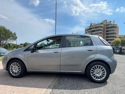 Usata Fiat Punto Pop 75 CV (55 kW) 2012 Grigio Utilitaria