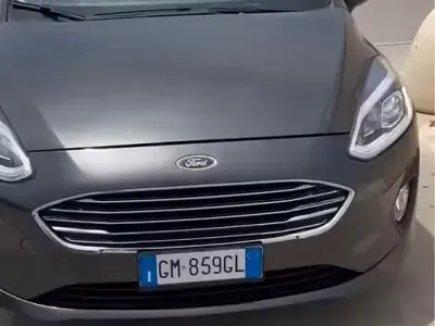 Gebraucht Ford Fiesta 86 PS (63 kW) 2018 Grau Kleinwagen