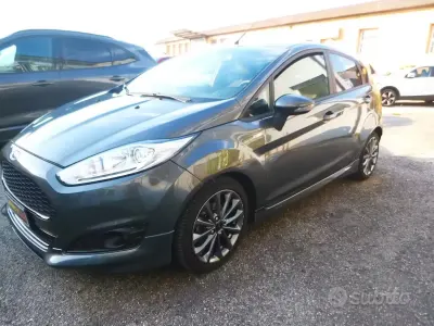 Usata Ford Fiesta ST-Line 75 CV (55 kW) 2017 Grigio Utilitaria