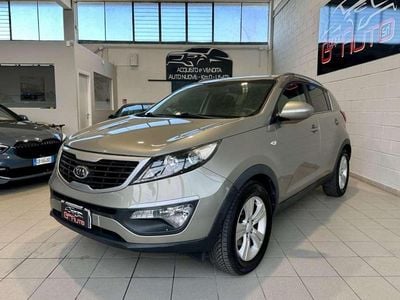 Usata Kia Sportage Active 135 CV (99 kW) 2011 Oro SUV