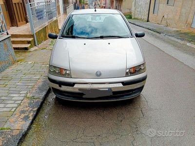 Usata Fiat Punto 60 CV (44 kW) 2002 Grigio Utilitaria
