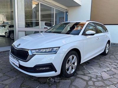 Usata Skoda Octavia Executive 110 CV (80 kW) 2021 Bianco luna metallizzato Station wagon