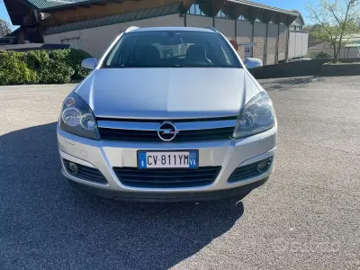 Usata Opel Astra Cosmo 105 CV (77 kW) 2005 Grigio Berlina